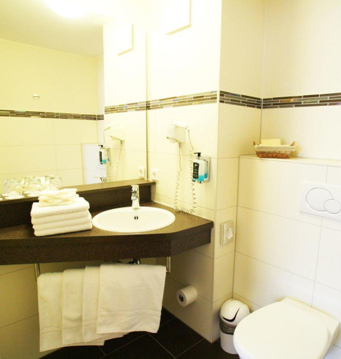 Bathroom 5, Hotel Rödelheimer Hof - Am Wasserturm, Frankfurt am Main