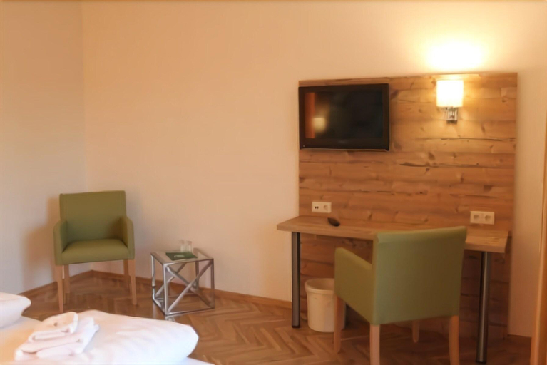 Bedroom 3, Ferienhotel Haus am Ahorn, Vogtlandkreis