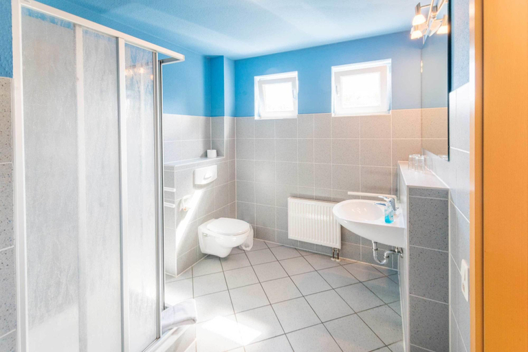 Bathroom 4, Hotel Zur Sonne, Mecklenburgische Seenplatte