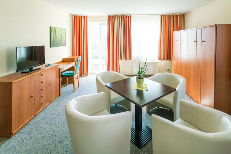 Bedroom 3, Hotel Zur Sonne, Mecklenburgische Seenplatte