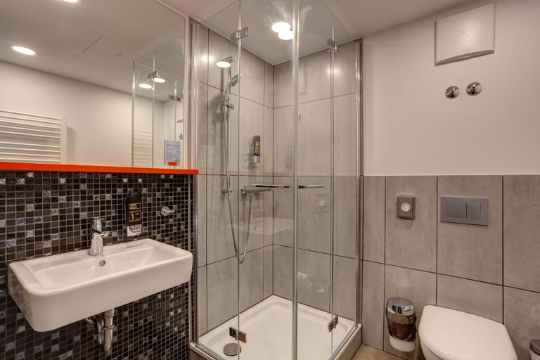 Bathroom 5, MEININGER Hotel München Olympiapark, München