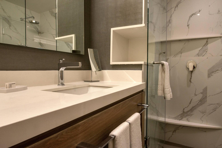 Bathroom 4, Courtyard by Marriott San Luis Potosi, Los Lagos, San Luis Potosí