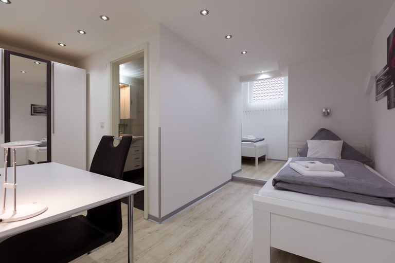 Bedroom 3, Hotel Garni - Am Rosenplatz, Gifhorn