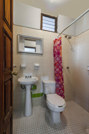 Bathroom 5, Hotel Flamingos, Guadalajara