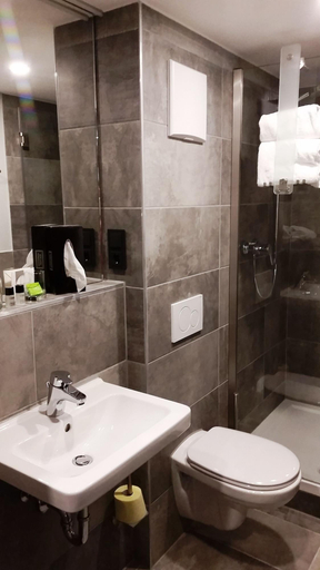 Bathroom 5, ARRIVEL Hotel Kirchheim - bisher: Novitel, München