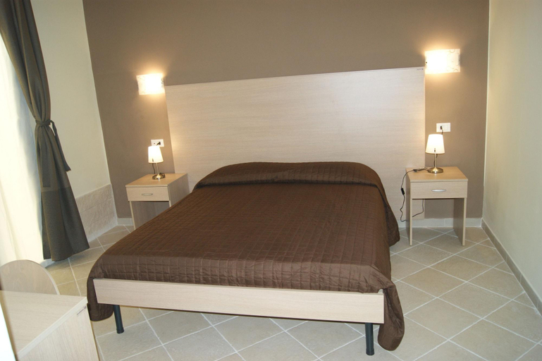 Bedroom 5, Golfo Xifonio, Syracuse
