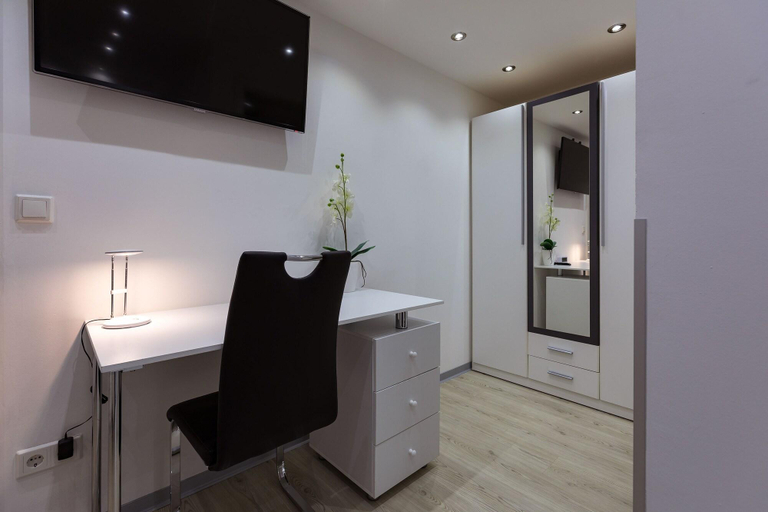 Bedroom 4, Hotel Garni - Am Rosenplatz, Gifhorn