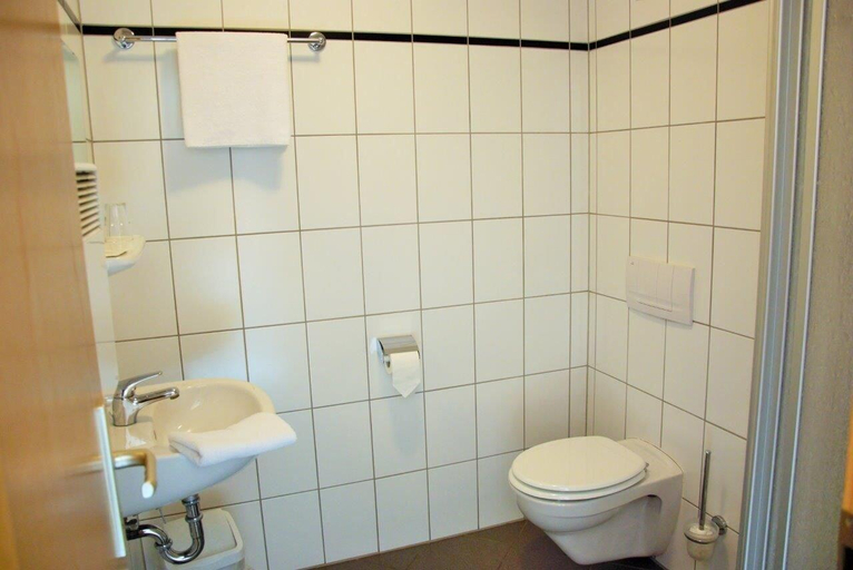 Bathroom 4, Hotel Bamberger Hof, Wartburgkreis