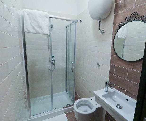 Bathroom 4, Terrazza Partenopea, Napoli