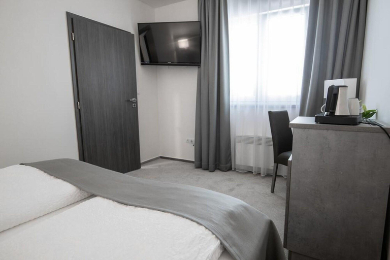 Bedroom 2, Fast Lane Hotel, Ahrweiler