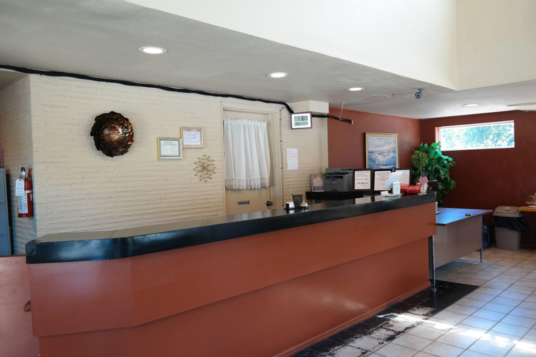 Public Area 2, River Park Inn, Klamath