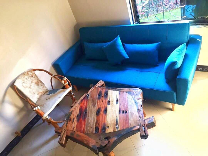 Public Area, Papagei Home, Meru