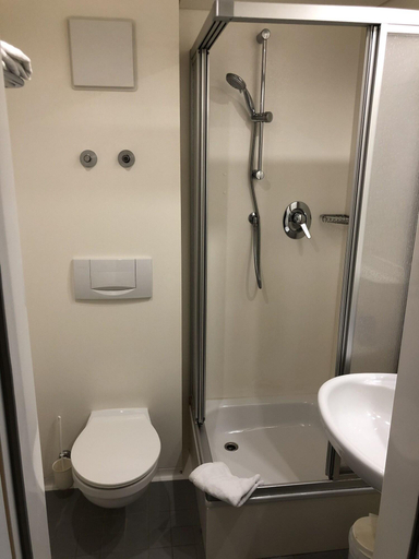 Bathroom 5, Brandiser Parkhotel, Leipzig