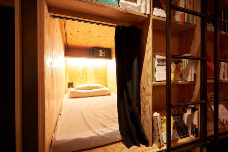Book And Bed Tokyo Shinjuku - Bedroom
