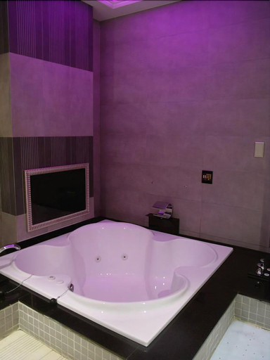 Bathroom 5, Sexy City Motel, Tainan