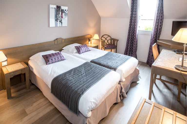 Bedroom 3, Logis Hotel la Grassinais Saint-Malo, Ille-et-Vilaine