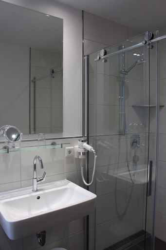 Bathroom 4, Landhaus Jaegerkrug, Paderborn