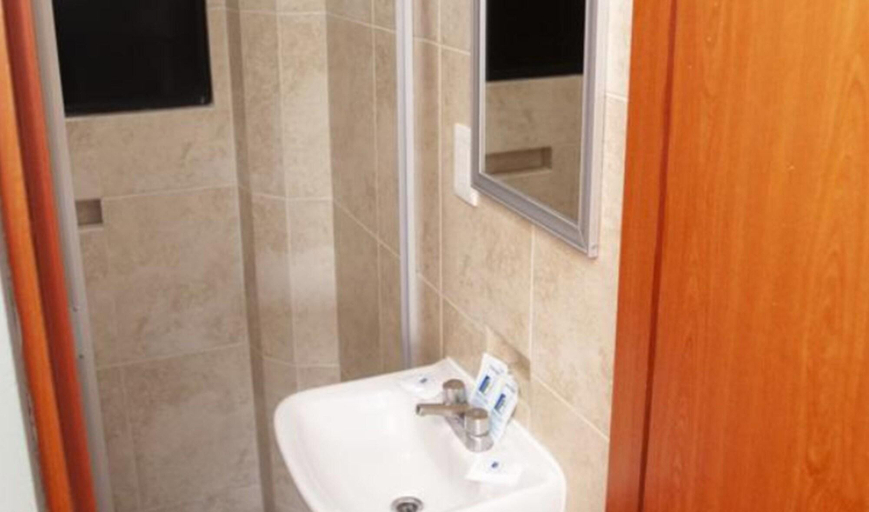 Bathroom 4, Hotel Lira - Solo Adultos, Mexico City