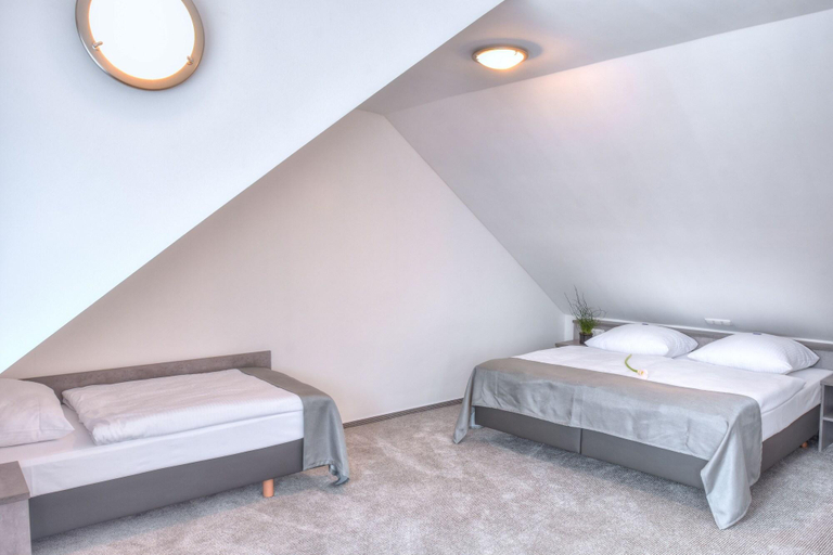 Bedroom 3, Fast Lane Hotel, Ahrweiler