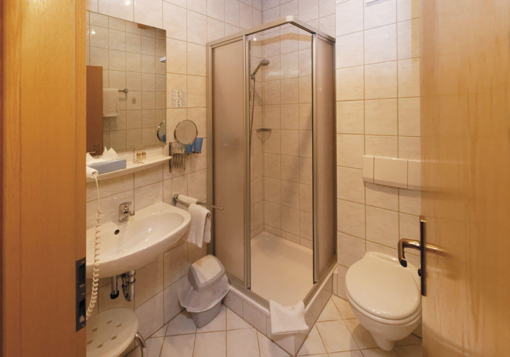 Bathroom 4, Panorama-Hotel Am See, Schwandorf