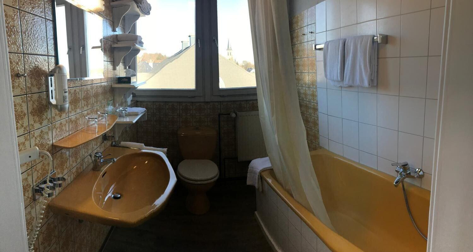 Bathroom 5, Hotel Berliner Hof, Remscheid