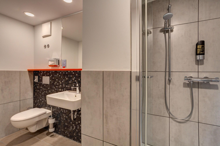 Bathroom 5, MEININGER Hotel München Olympiapark, München