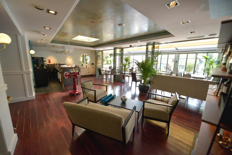 Public Area, Hotel Restaurant La Villa Arena, Bouches-du-Rhône