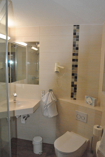 Bathroom, Hotel Zur Sonne, Ansbach