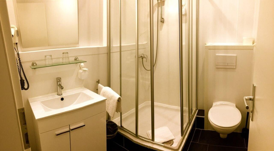 Bathroom 5, Hotel Roter Kater, Kassel