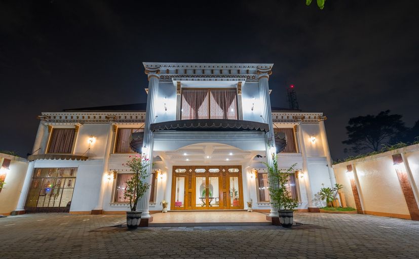 Exterior & Views 2, Sartini Inn Jogja, Sleman