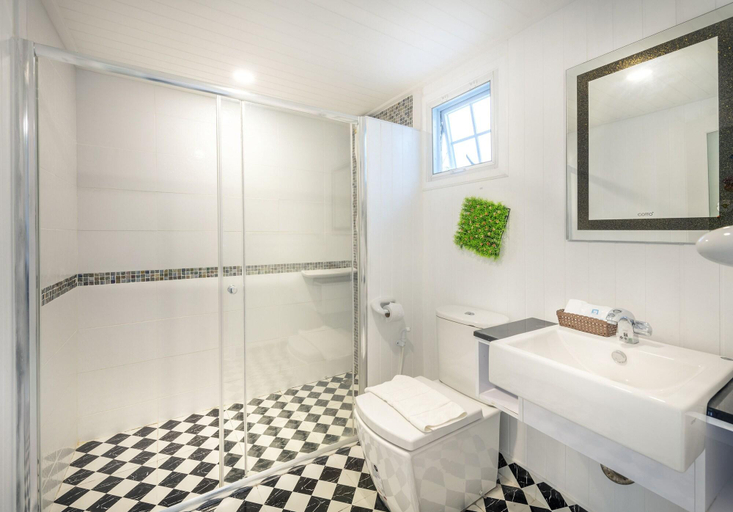Bathroom 4, Greenview Resort, Muang Nakhon Nayok
