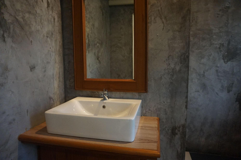 Bathroom 5, Lay Trang Boutique, Sikao