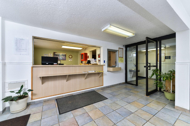 Public Area 2, Americas Best Value Inn Jefferson City, Cole