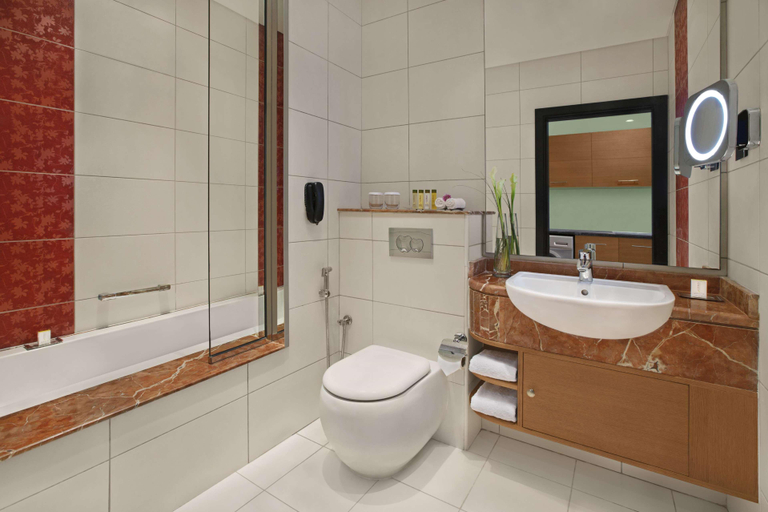 Bathroom 5, DoubleTree by Hilton Hotel & Residences Dubai Al B, Dubai
