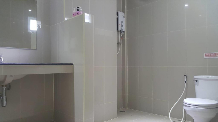 Bathroom 4, River Residence Saraburi Hotel, Chalermphrakiet