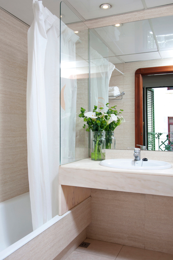 Bathroom 4, Gaudi, Barcelona