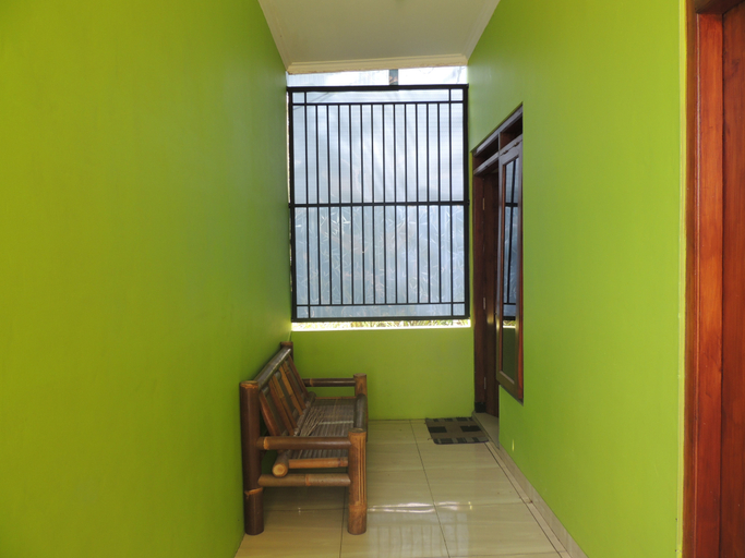 Bedroom 4, Alissa Motel by ZUZU, Bantul