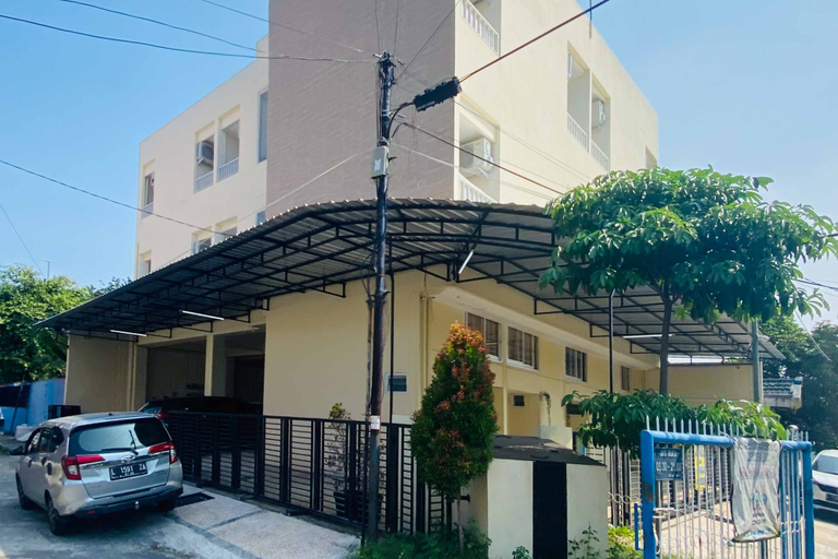 Exterior & Views 2, RedDoorz Plus Syariah near Royal Plaza, Surabaya