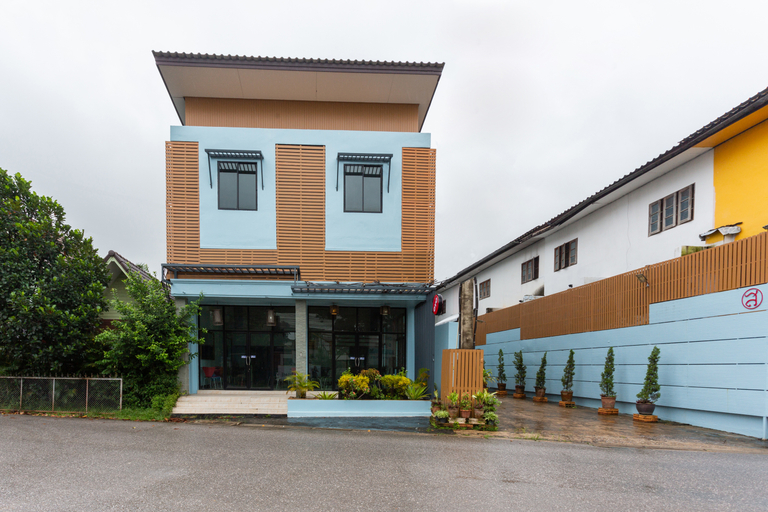 Exterior & Views