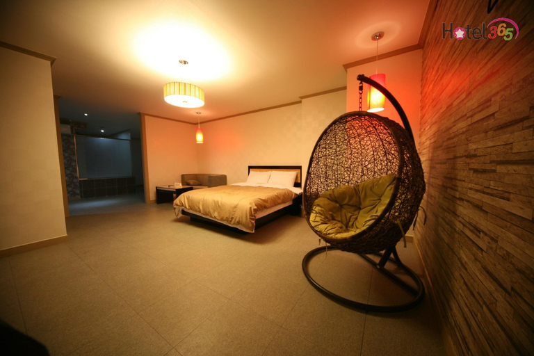 Exterior & Views, Chuncheon Myeongdong Hotel, Chuncheon