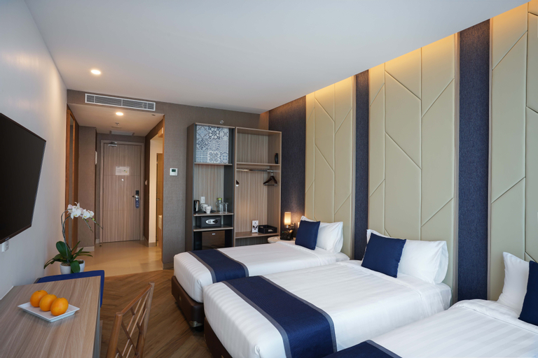 Exterior & Views 30
