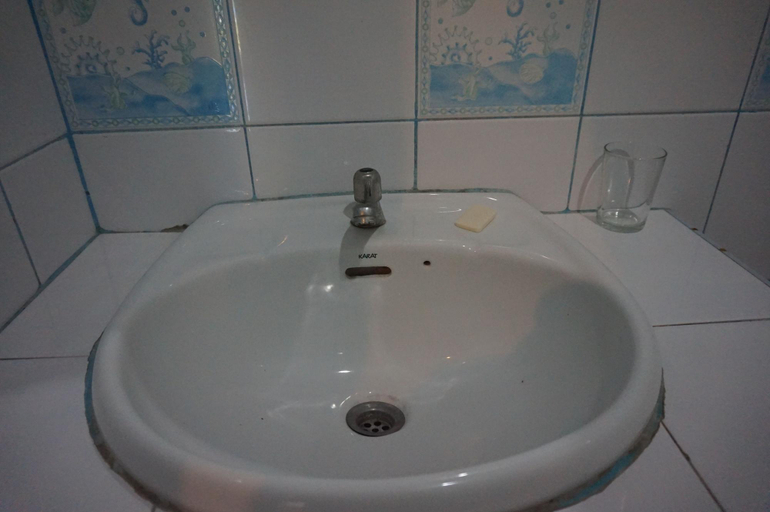 Bathroom 4, SS Emerald Suite, Takua Pa