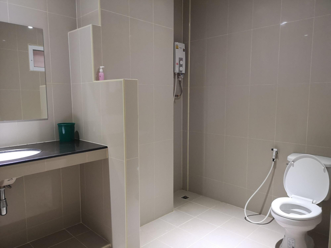Bathroom 4, River Residence Saraburi Hotel, Chalermphrakiet