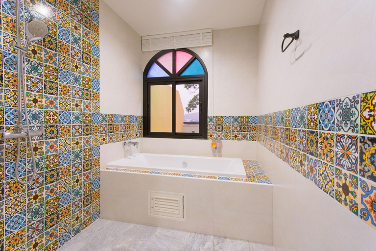 Bathroom 4, La Reina Maroc Hotel, Pak Chong