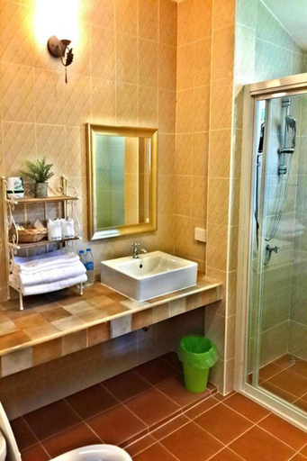 Bathroom, Palazzo Pavone Gallery & Resort, Pak Chong
