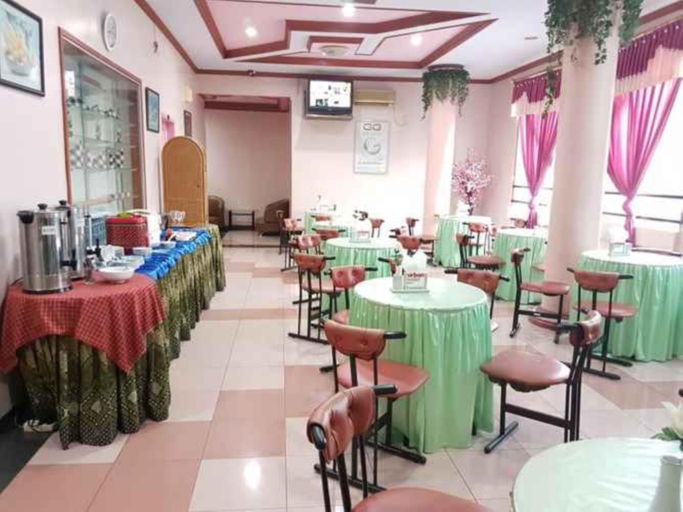 Food & Drinks, Hotel Parewisata by ZUZU, Parepare