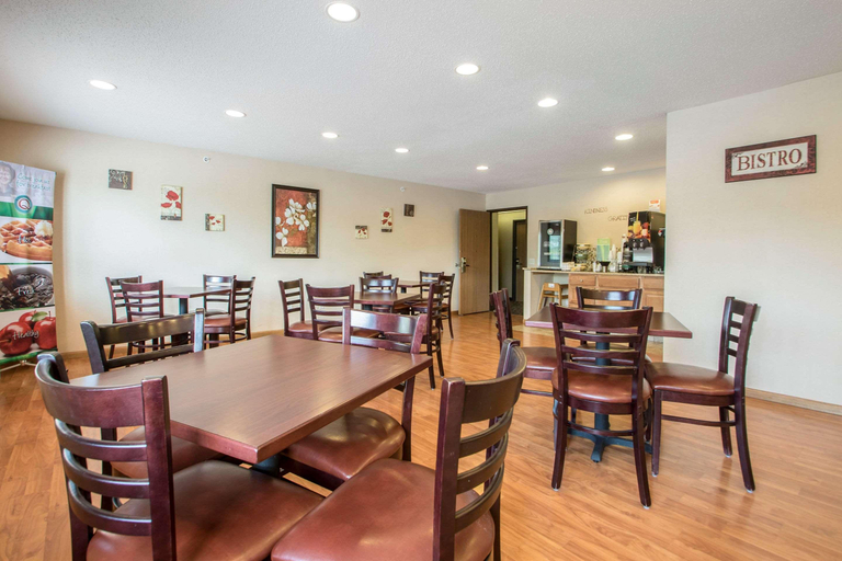 Food & Drinks 5, Quality Inn & Suites  Sun Prairie Madison East, Dane