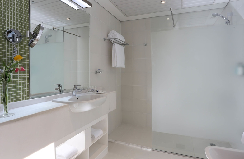 Bedroom 5, TRYP by Wyndham Abu Dhabi City Centre, Abu Dhabi City
