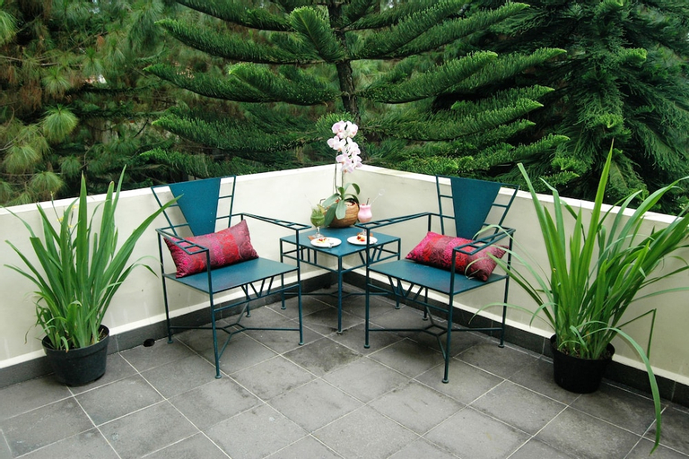 Exterior & Views 29