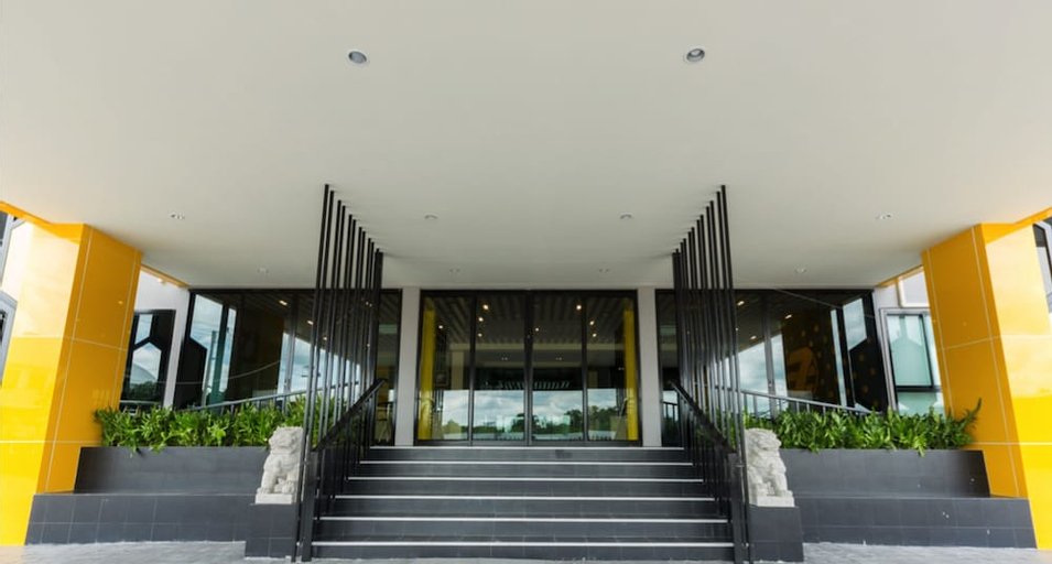Exterior & Views 26